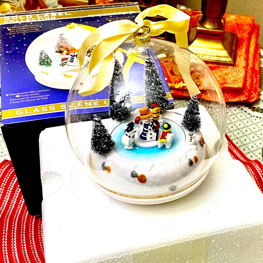 GOLD LABEL COLLECTION MUSICAL GLASS SCENE ORNAMENT